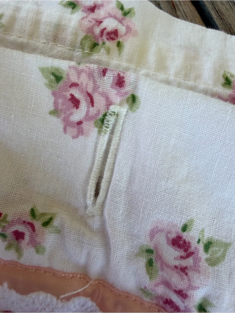 Y2K Rachel Ashwell Treasures Rosebud Ruffled Farmhouse Shower Curtain 68x70 GUC